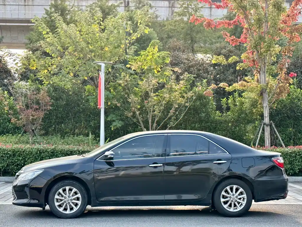 Toyota Camry — миниатюра 7