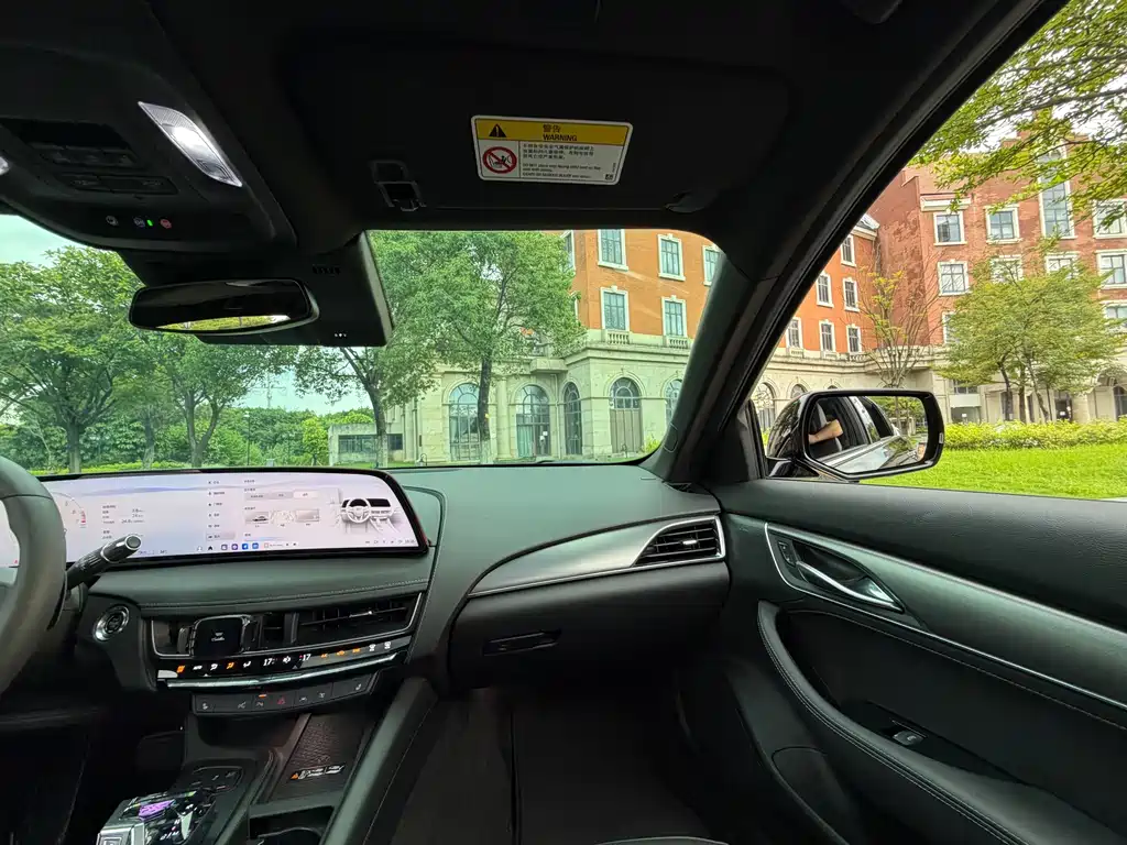 Cadillac CT5 — миниатюра 17