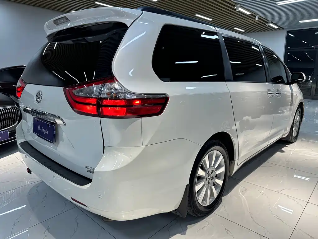 Toyota Sienna — миниатюра 4