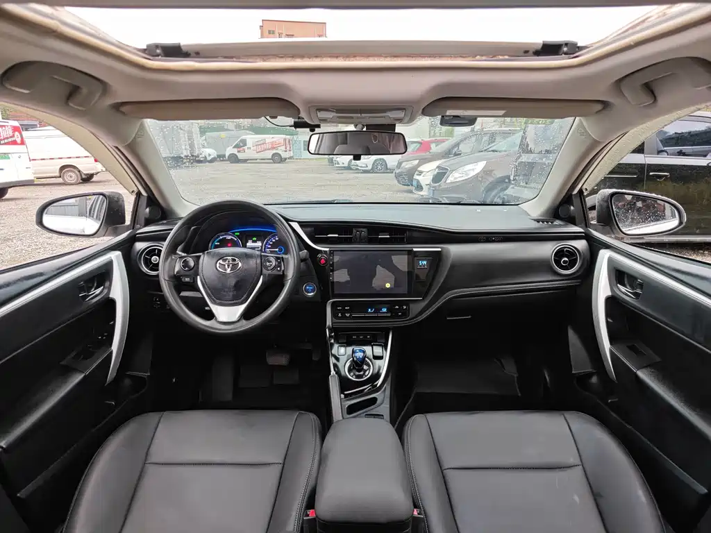 Toyota Corolla Hybrid — миниатюра 9