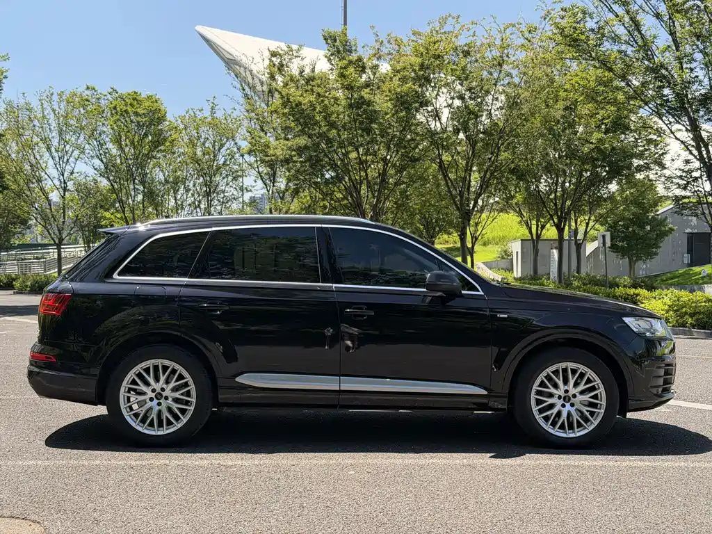 Audi Q7 — миниатюра 11