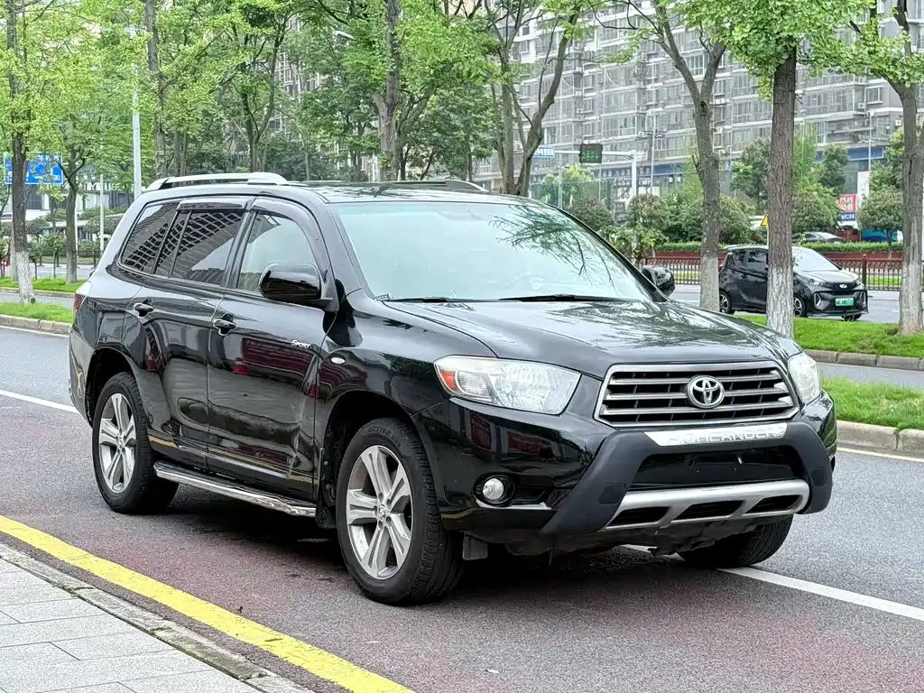 Toyota Highlander 2011 2.7L 7 мест Elite