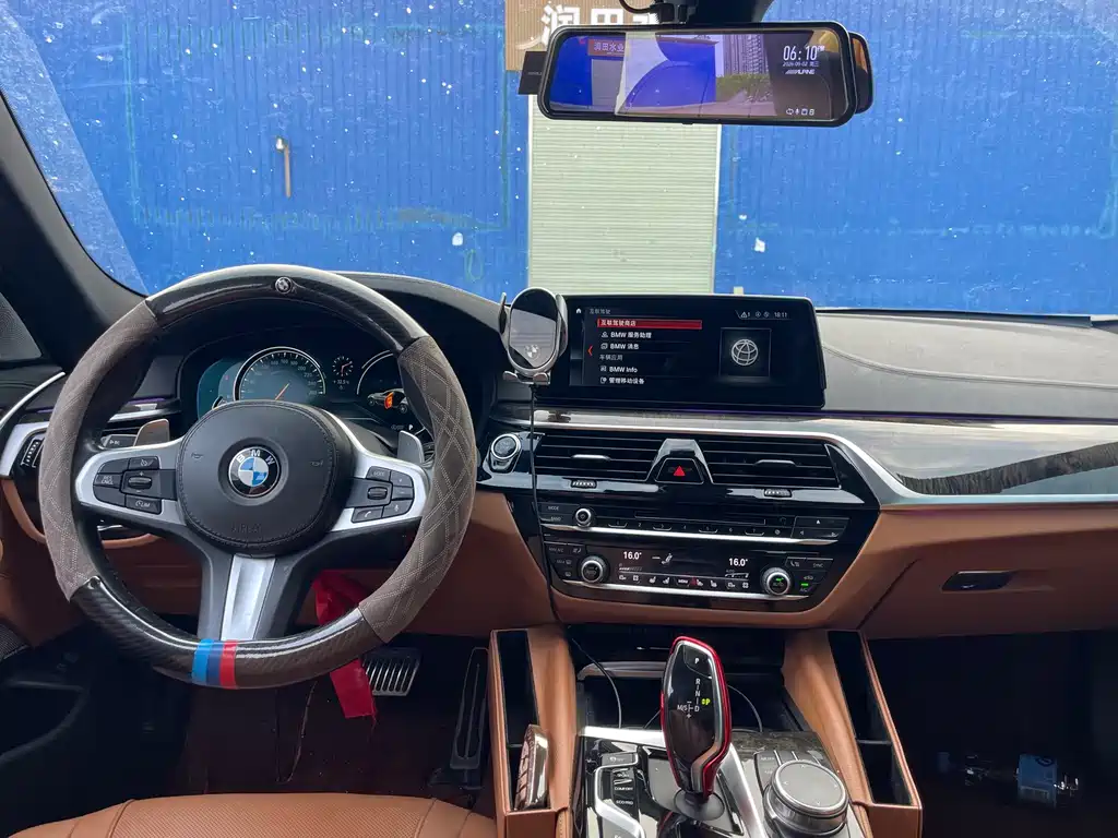 BMW 5 Series — миниатюра 8