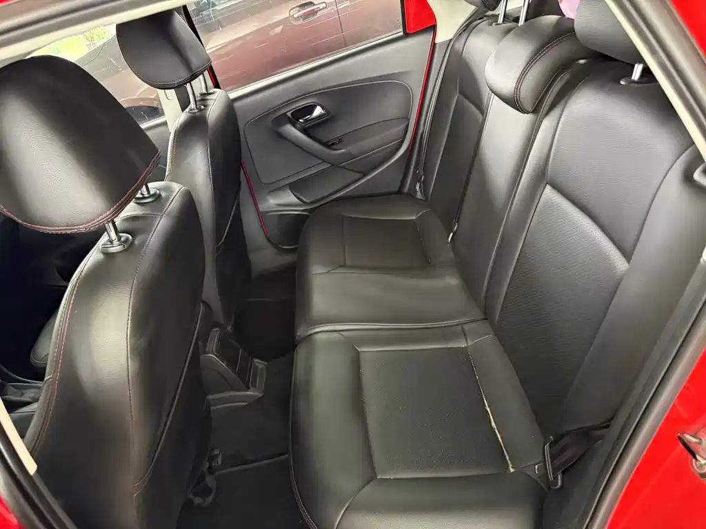 Volkswagen Polo 2014 1.6L AT Comfort