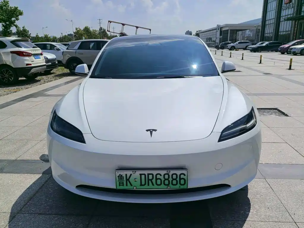 Tesla Model 3 — миниатюра 2