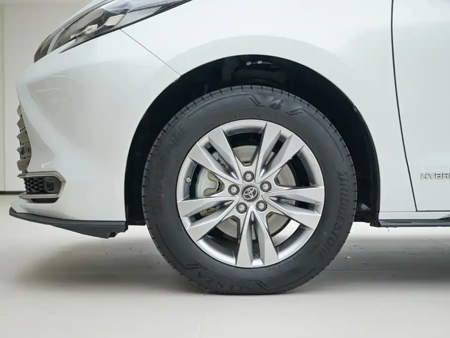 Toyota Sienna — миниатюра 15