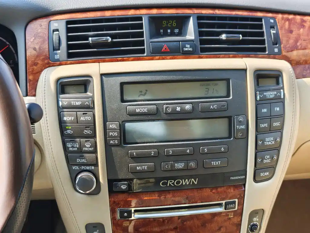 Toyota Crown — миниатюра 18