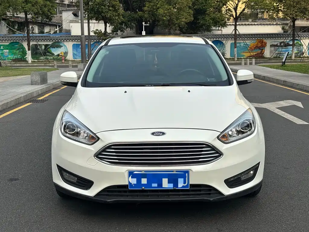 Ford Focus 2015 EcoBoost 180 AT Elite