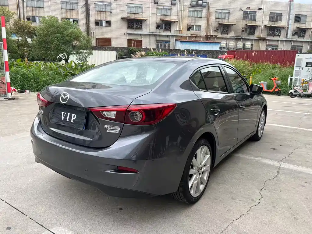 Mazda Mazda3 3 2017 2.0L AT Luxury V