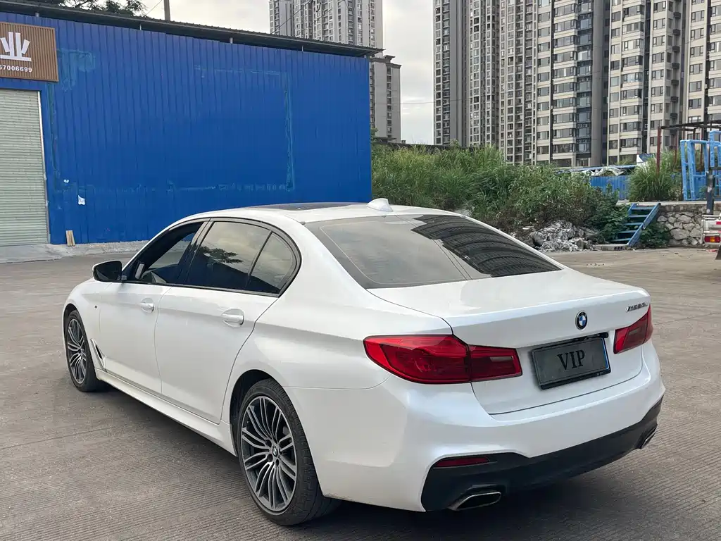 BMW 5 Series — миниатюра 6