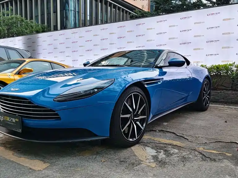 Aston Martin DB11 — миниатюра 6