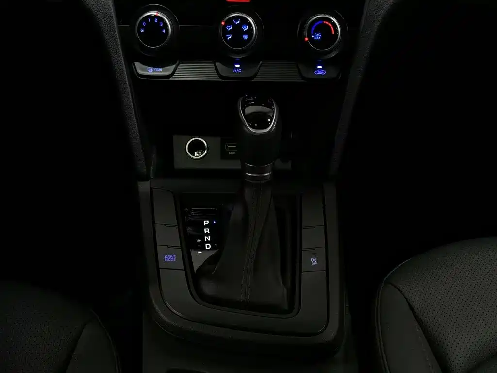Hyundai Elantra — миниатюра 13