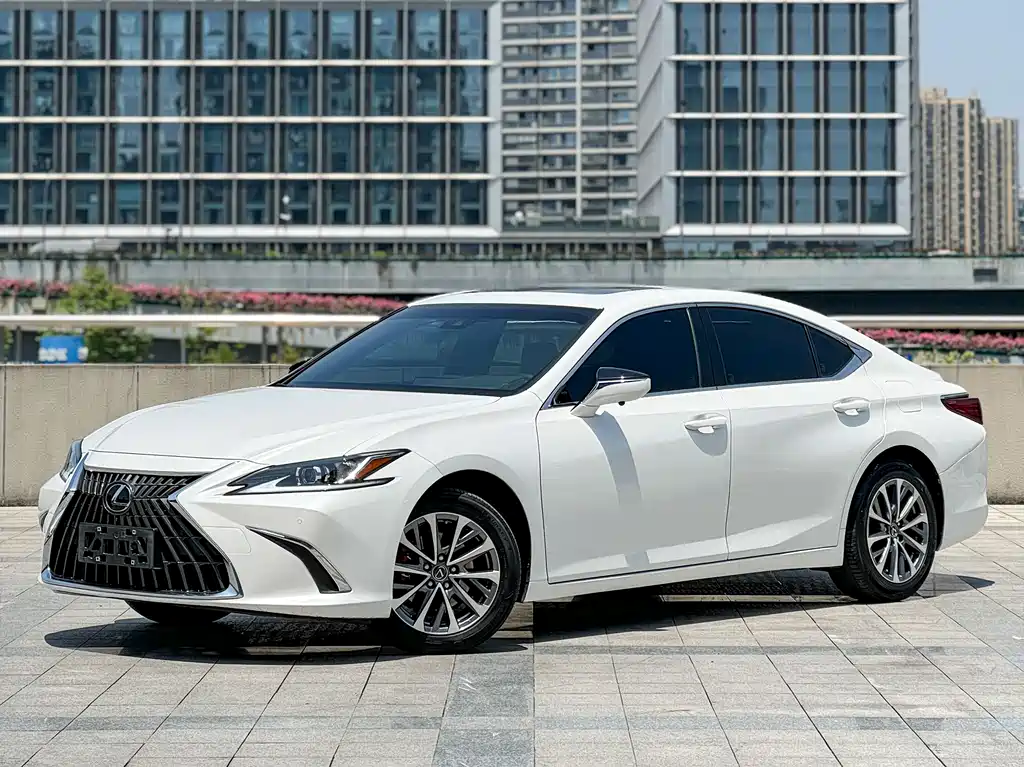 Lexus ES 2022