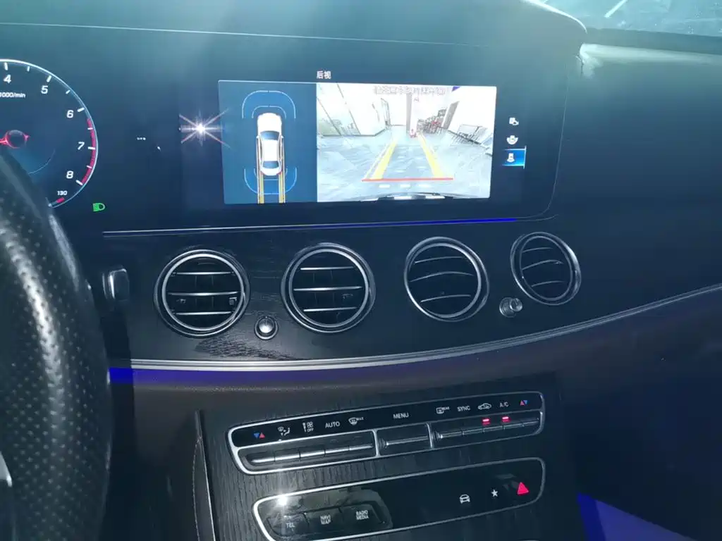 Mercedes-Benz E-Class — миниатюра 13