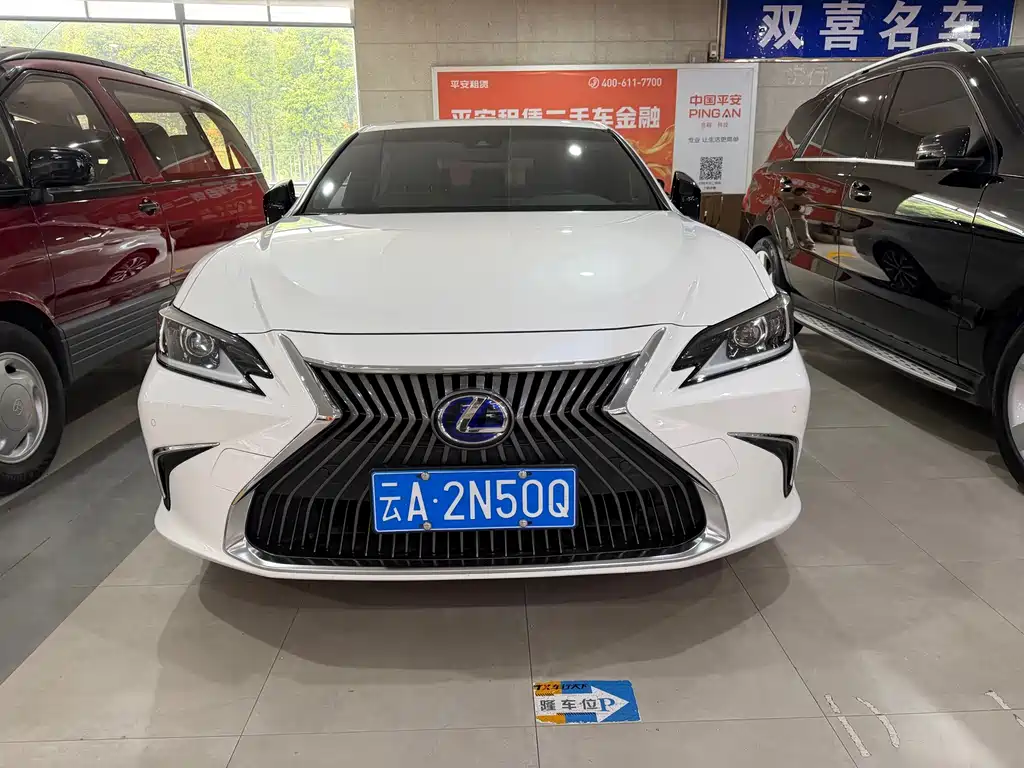 Lexus ES