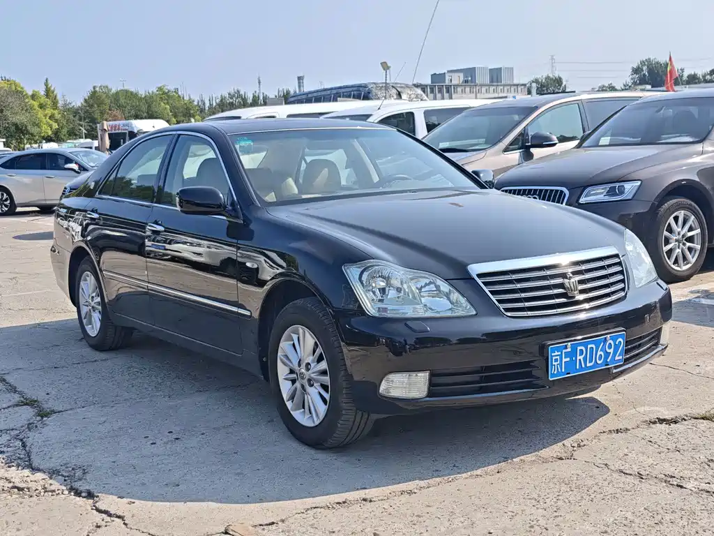 Toyota Crown — миниатюра 6