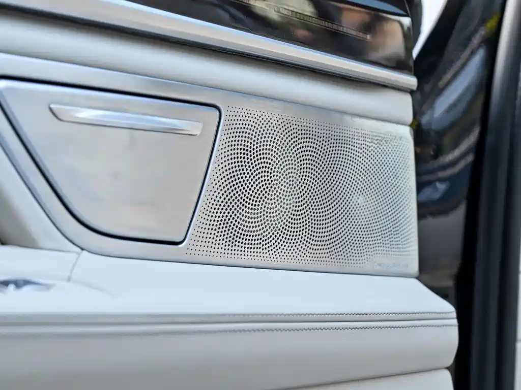 BMW 7 Series — миниатюра 16