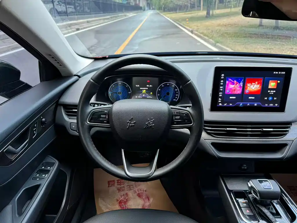Hongqi Hongqi E-QM5 — миниатюра 6