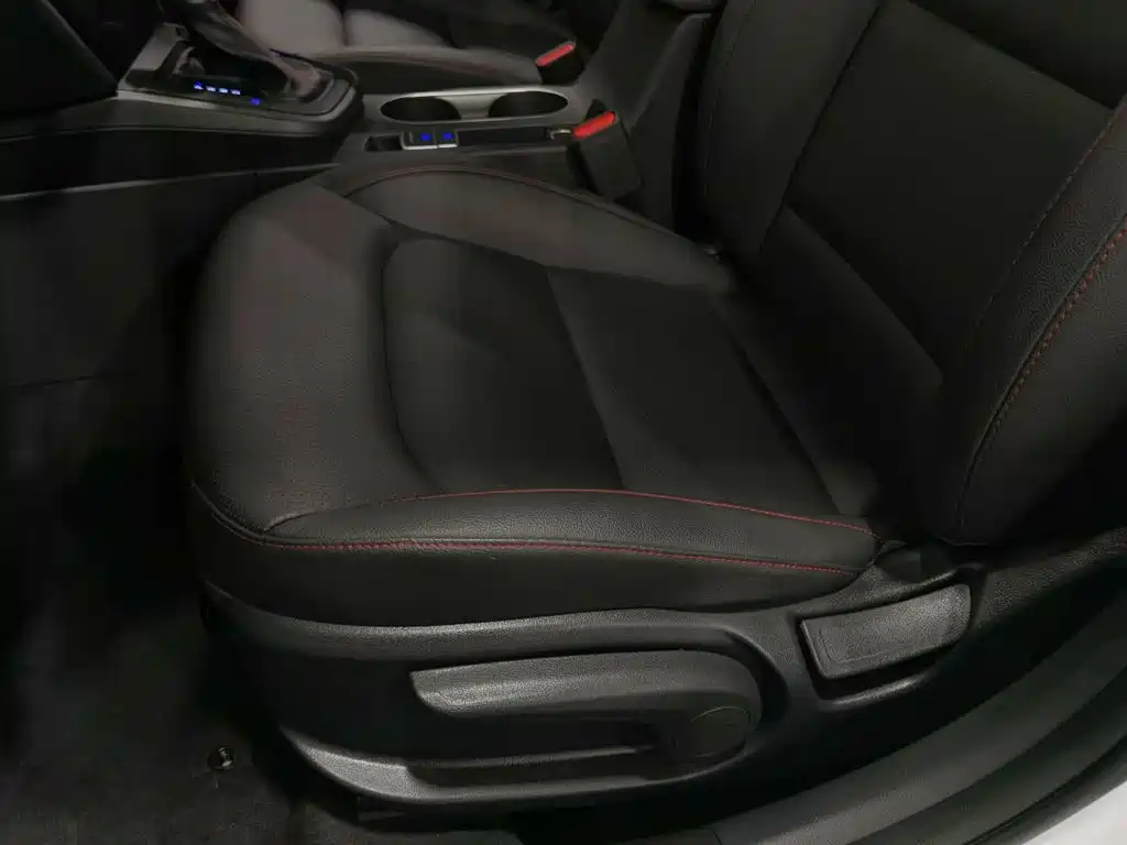 Hyundai Elantra — миниатюра 20