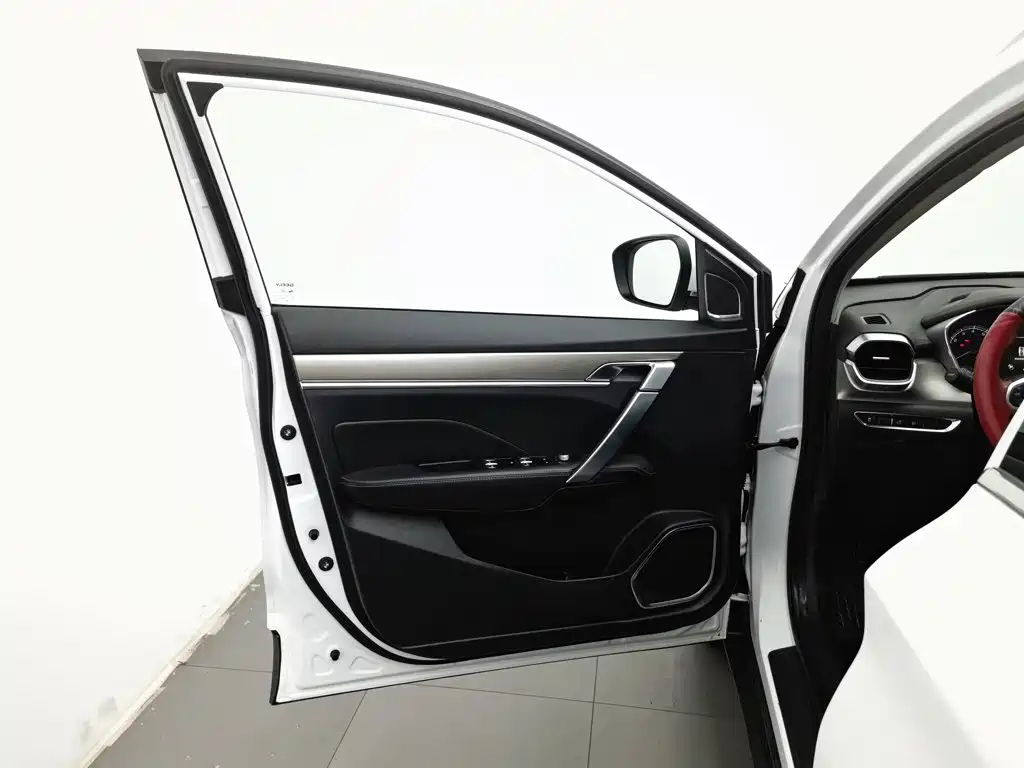 Geely Binyue — миниатюра 8