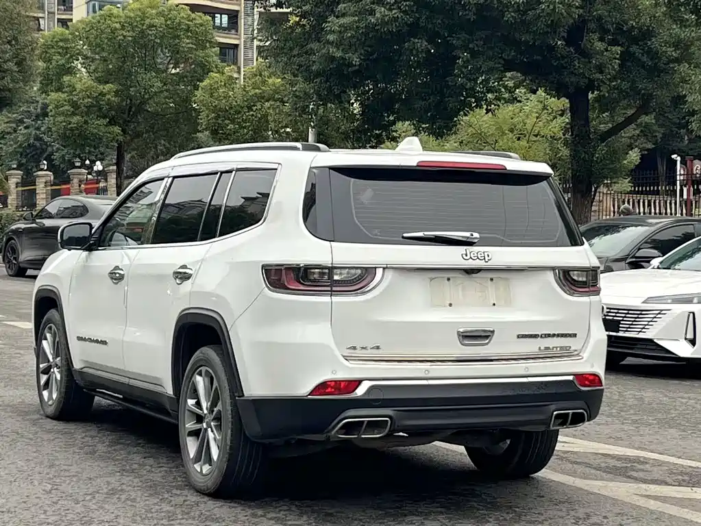 JEEP GRAND COMMANDER