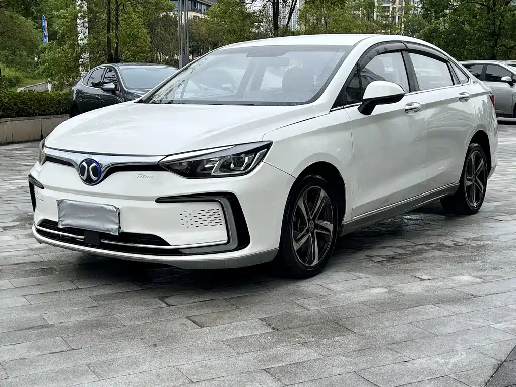BAIC EU5 — миниатюра 3