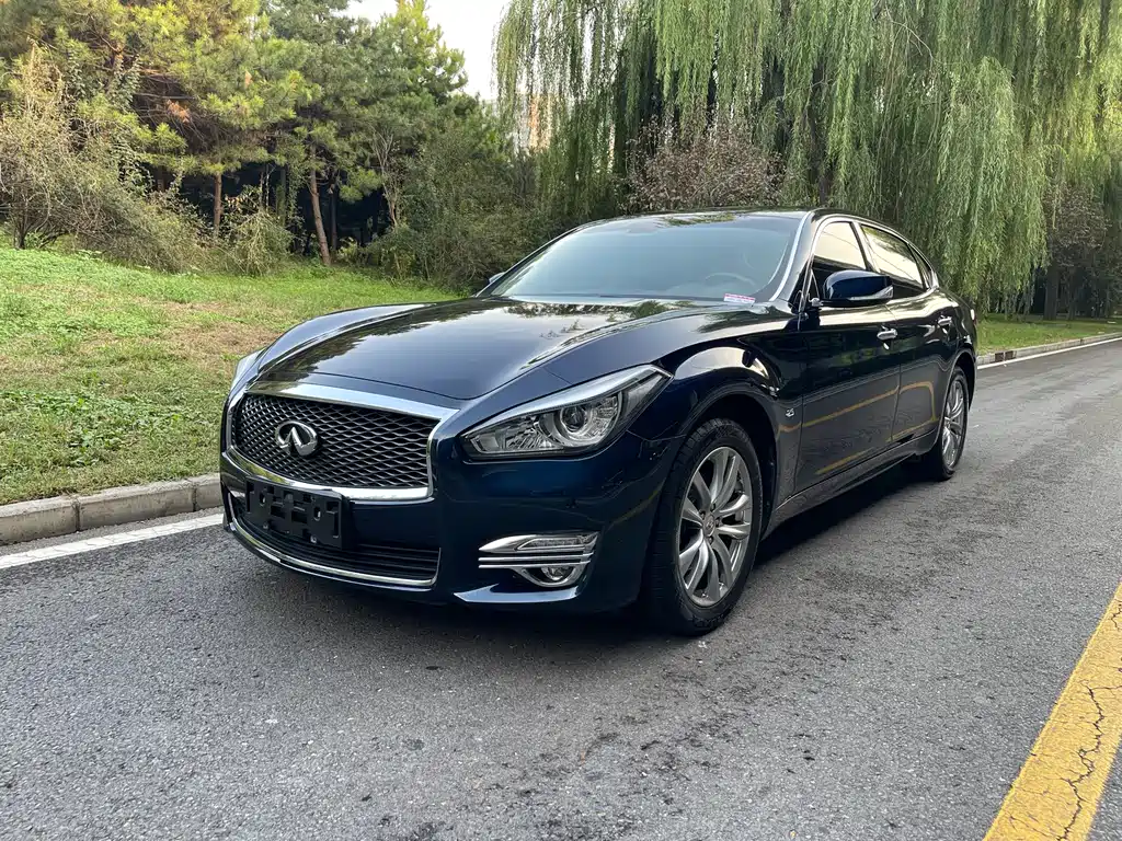 Infiniti Q70