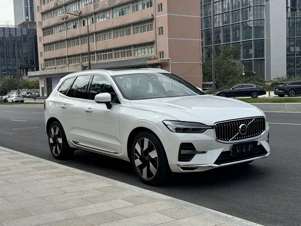 VOLVO XC60 PLUG IN HYBRID