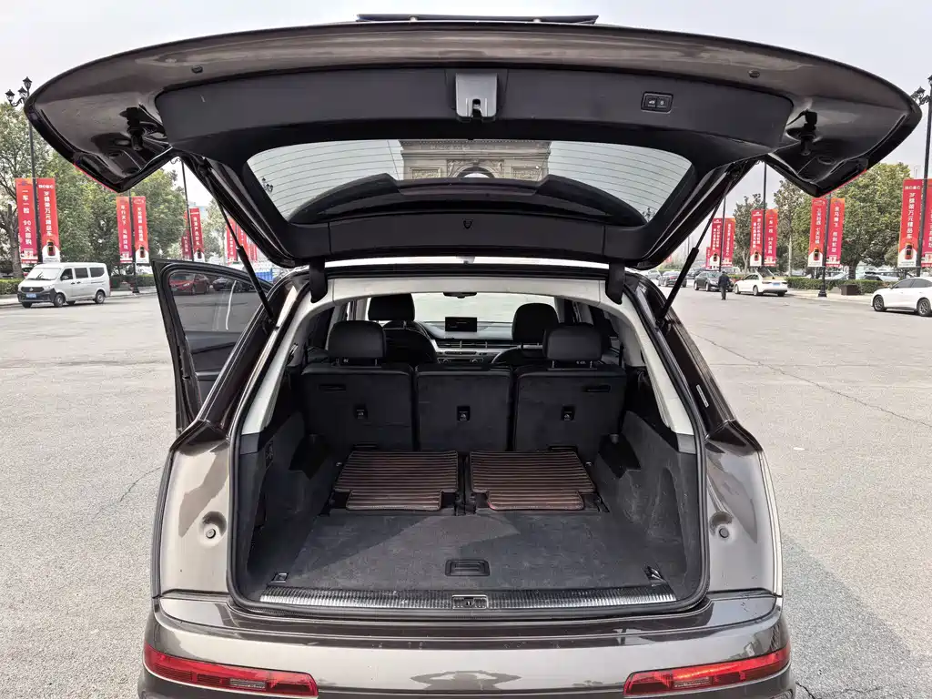Audi Q7 — миниатюра 9