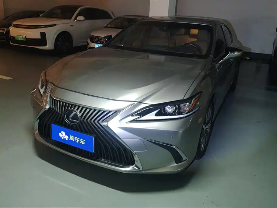 Lexus ES 2021