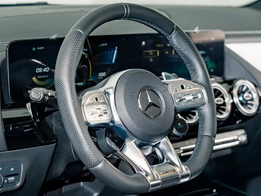 MERCEDES-BENZ GLA AMG