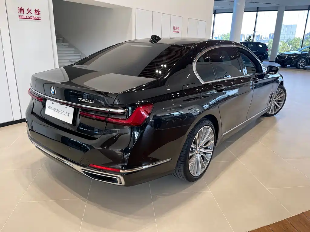 BMW 7 Series — миниатюра 4