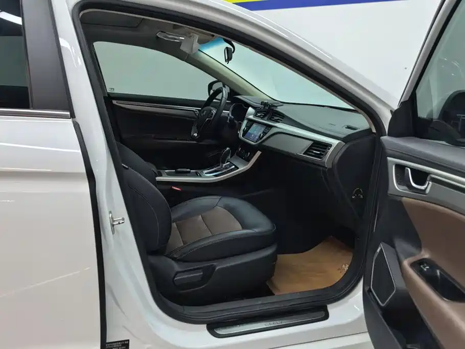 Geely Emgrand GL GL 2017 1.3T DCT Luxury