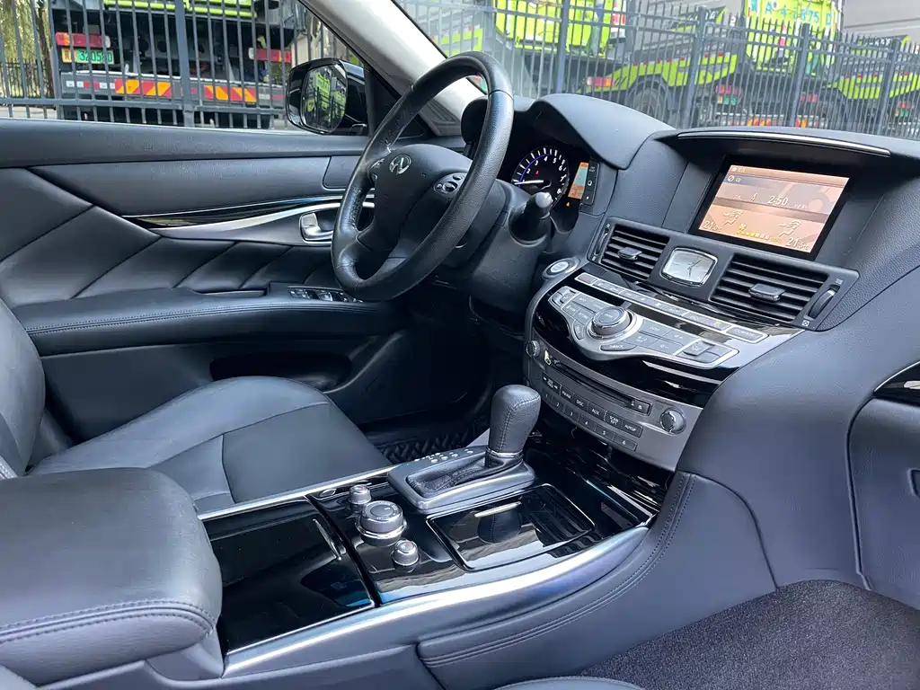 Infiniti Q70 — миниатюра 15