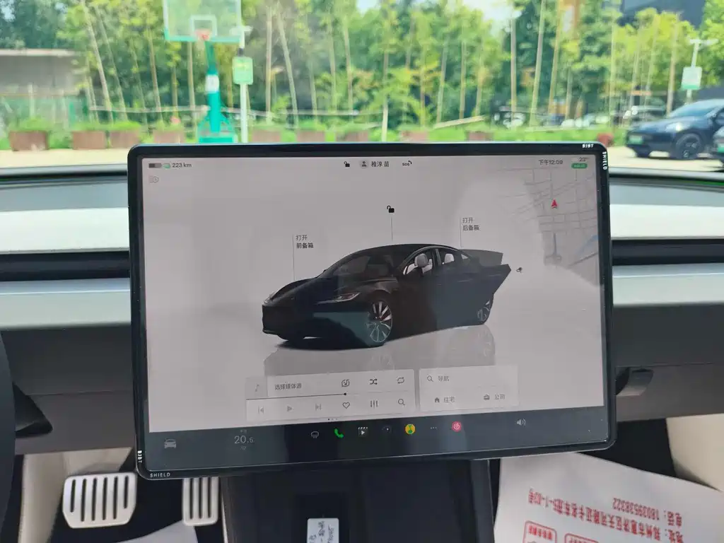 Tesla Model 3 — миниатюра 10