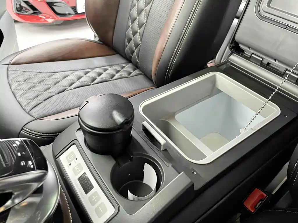 Mercedes-Benz V-Class — миниатюра 21