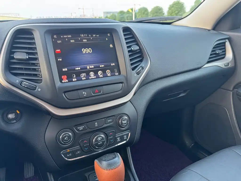 Jeep Cherokee — миниатюра 15