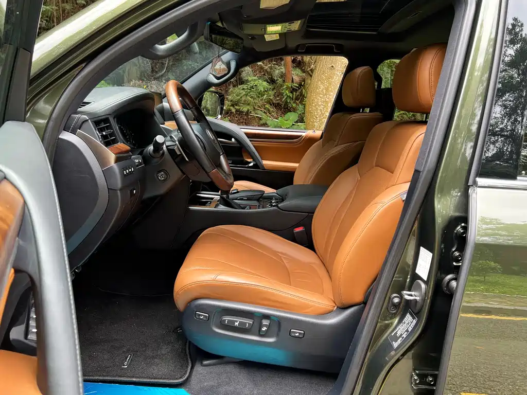 Lexus LX — миниатюра 9