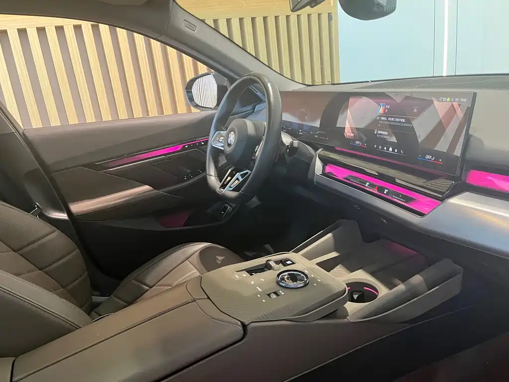 BMW 5 Series — миниатюра 14