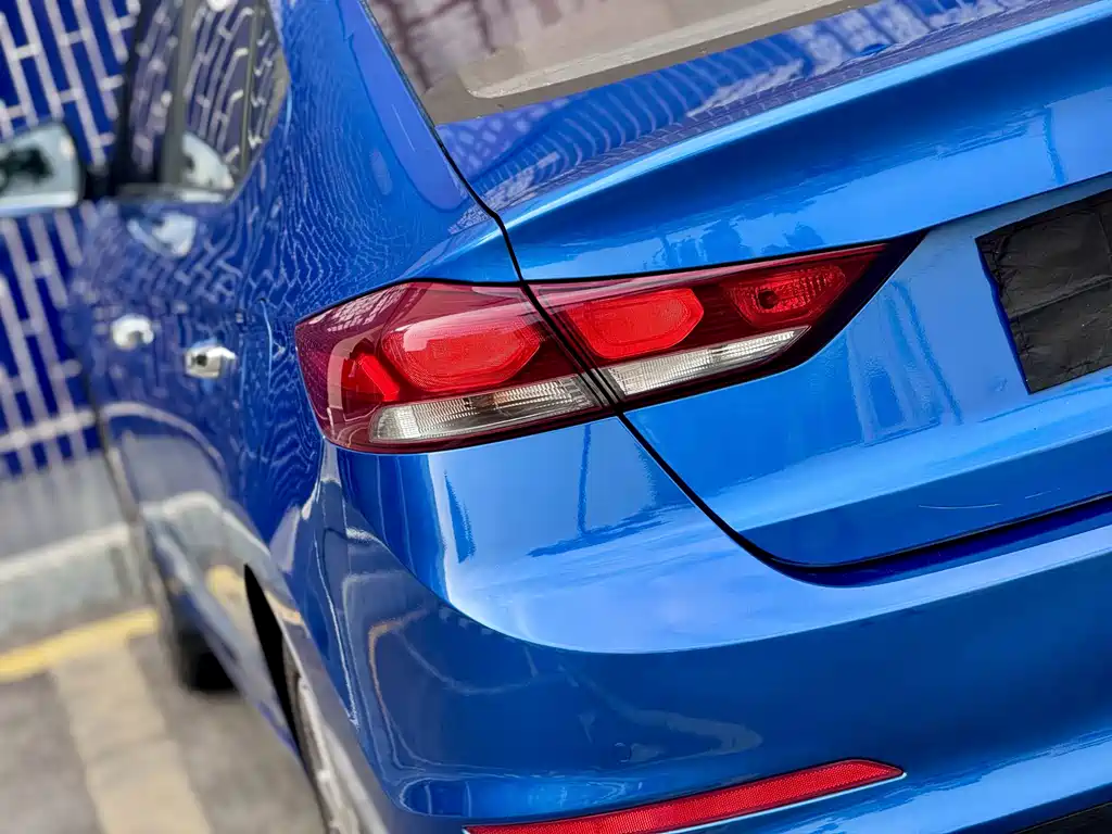 Hyundai Elantra — миниатюра 13