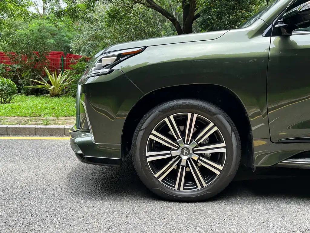 Lexus LX — миниатюра 16