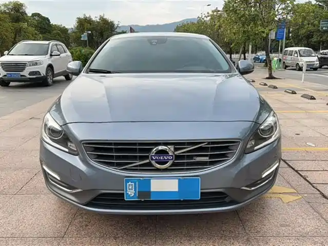 VOLVO  S60