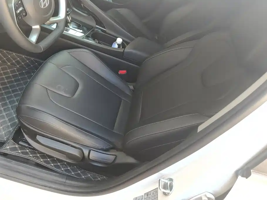 Hyundai Elantra — миниатюра 9