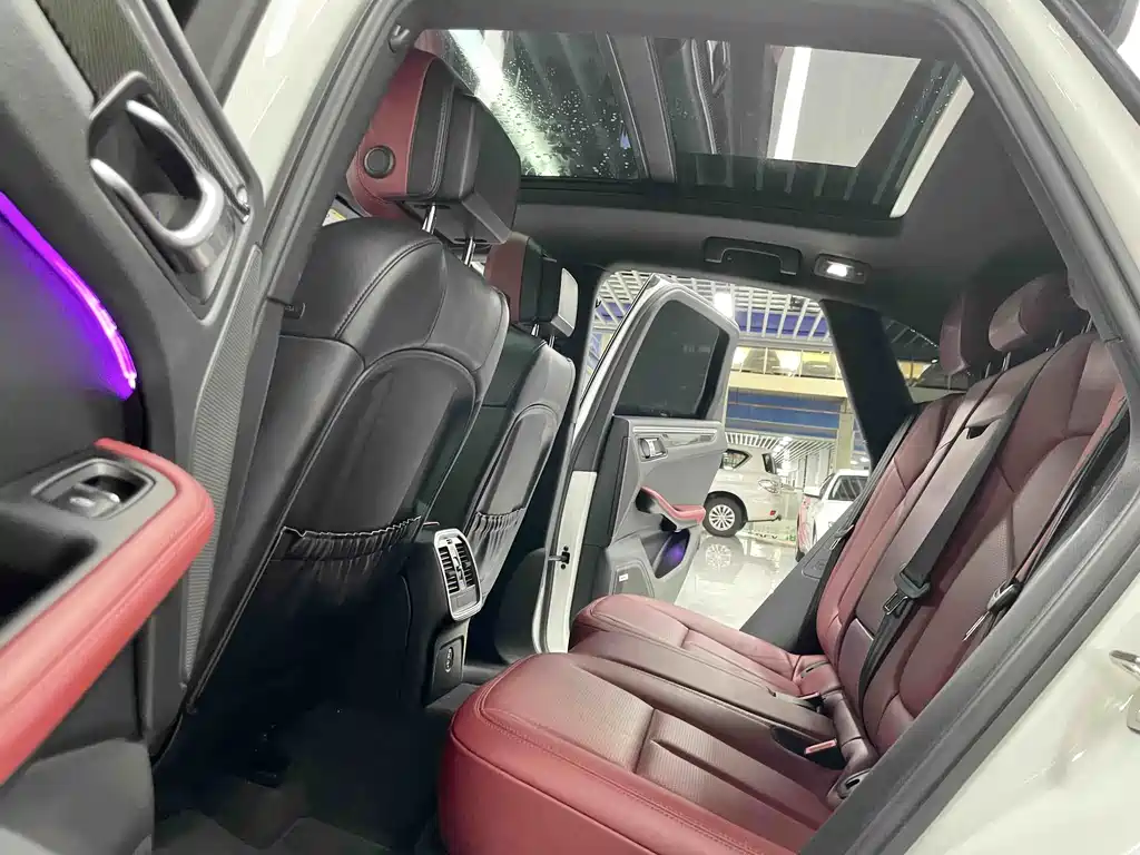 Porsche Macan — миниатюра 5