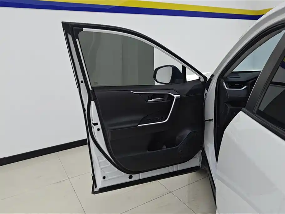 Toyota Wildlander 2022 2.0L CVT Luxury