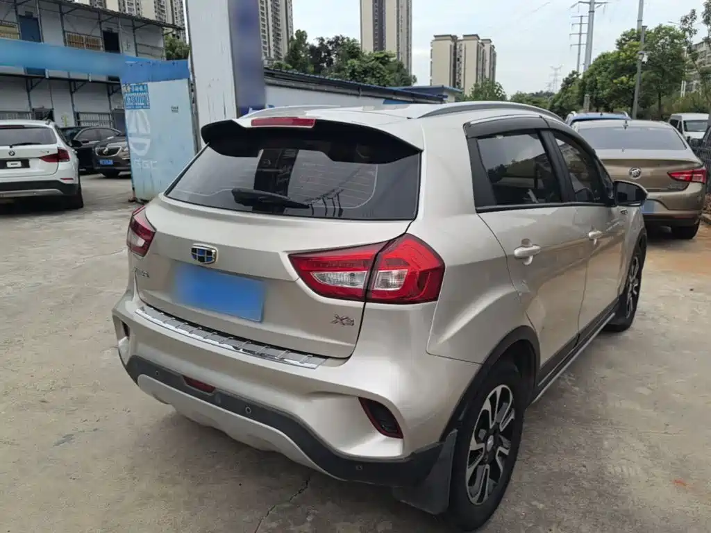 Geely Vision X3 — миниатюра 7