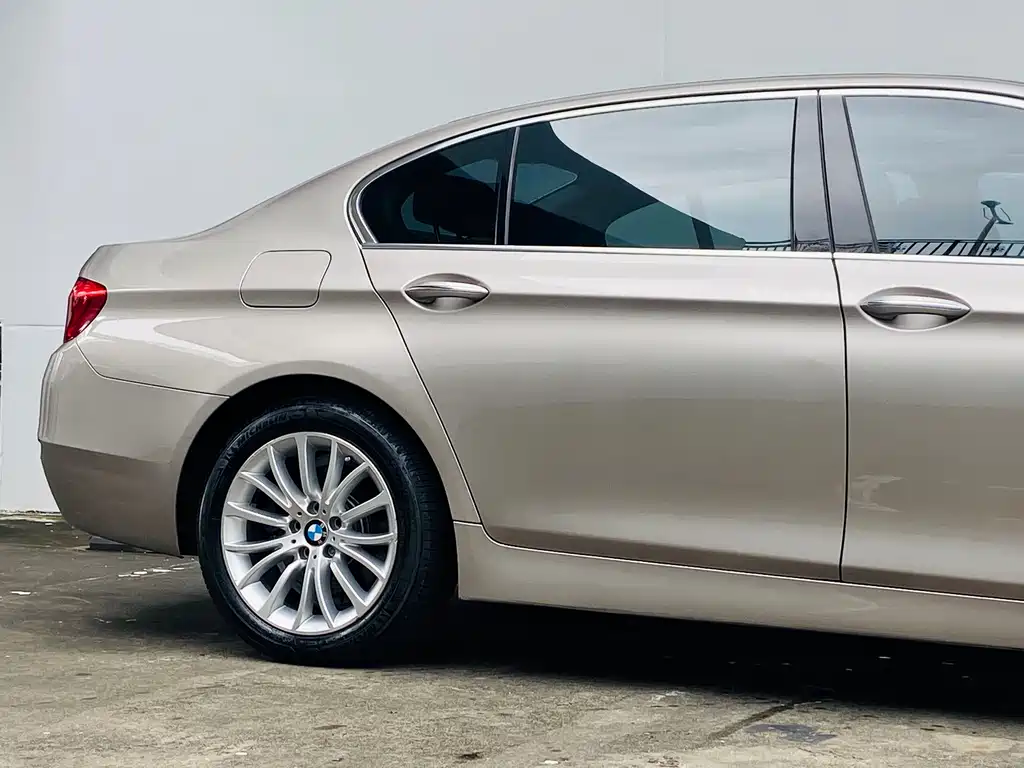 BMW 5 Series — миниатюра 5