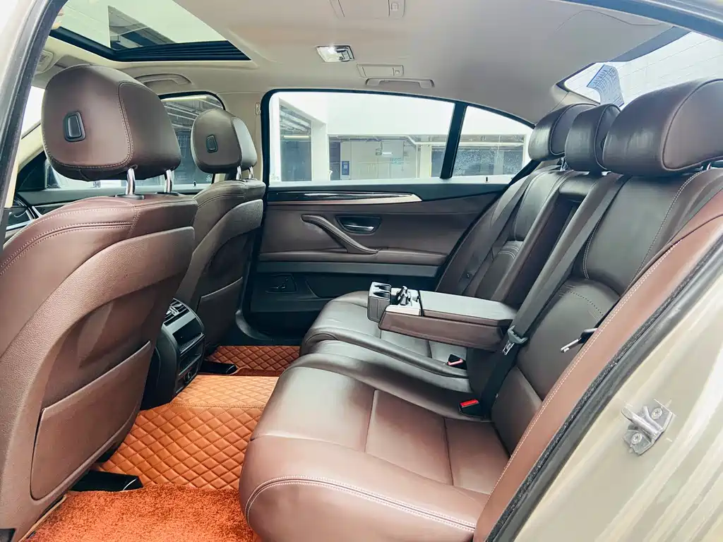 BMW 5 Series — миниатюра 11