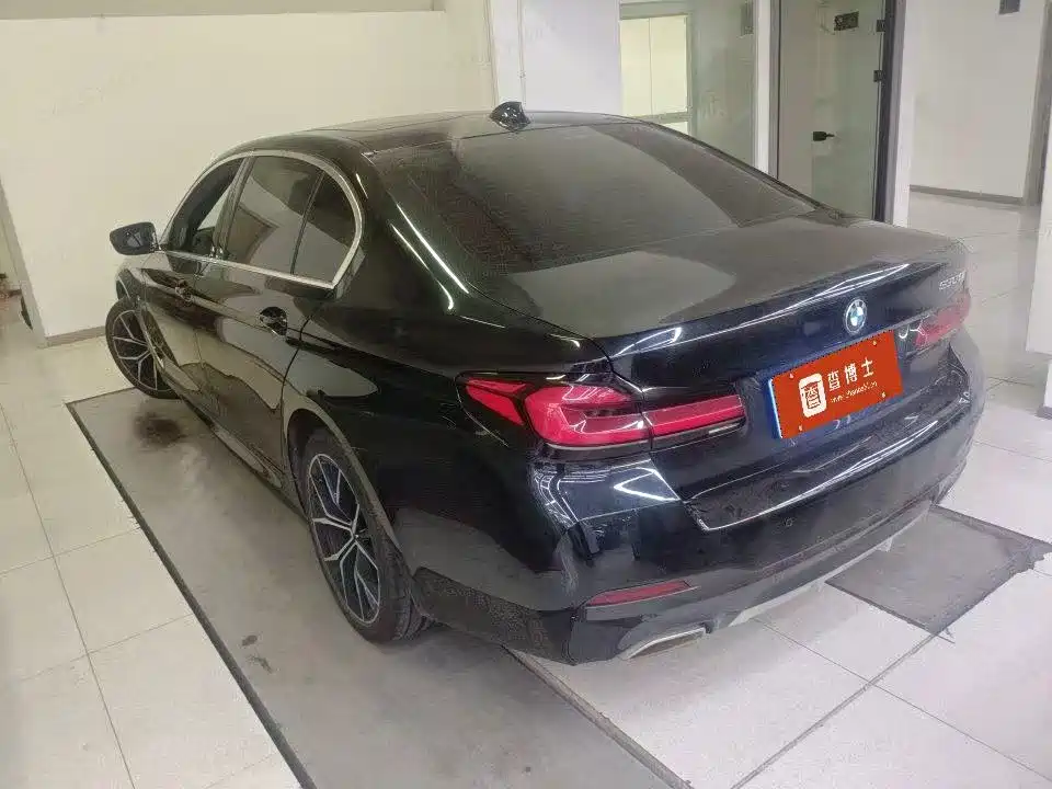 BMW 5 Series — миниатюра 4