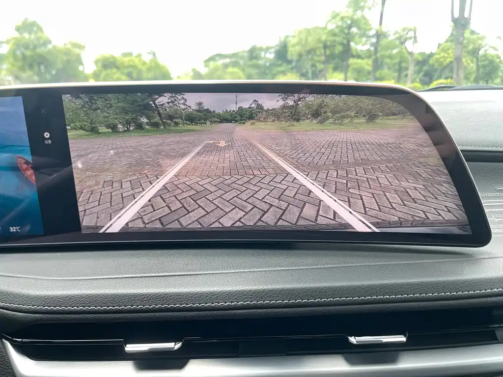 Cadillac XT4 — миниатюра 11